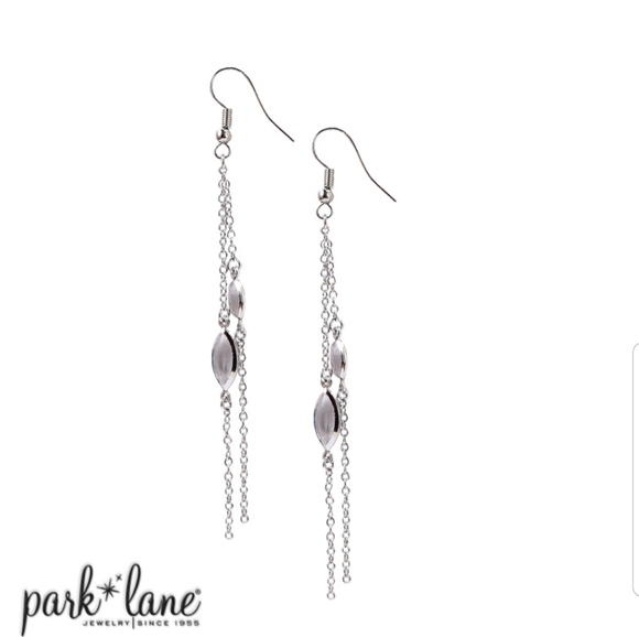 Park Lane Jewelry - 🤩 Make Me An Offer 🤩 Sweet Pierced Earrings